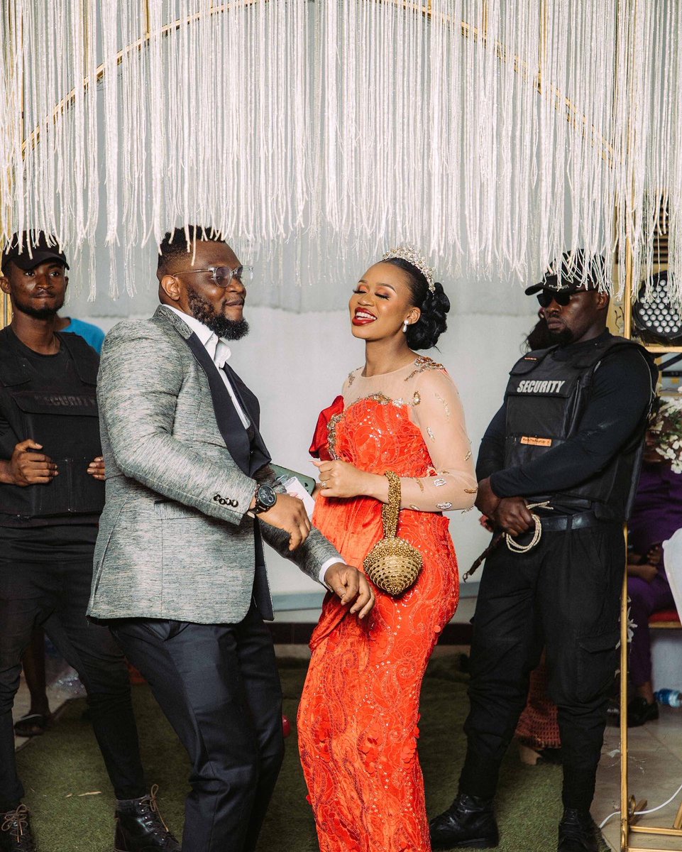 Dezi_experience's tweet photo. Happy couple are the prettiest... 😊
——-
#wedding #weddingphotography #enugutwitter https://t.co/ljVfDbjDFa
