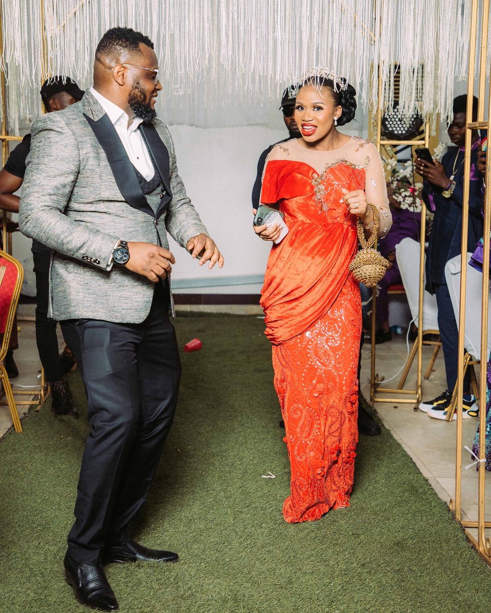 Dezi_experience's tweet photo. Happy couple are the prettiest... 😊
——-
#wedding #weddingphotography #enugutwitter https://t.co/ljVfDbjDFa