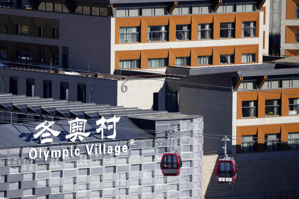 Изоляция в отеле. Олимпийская деревня в Пекине. Jikoronpa: complaints about Isolation.