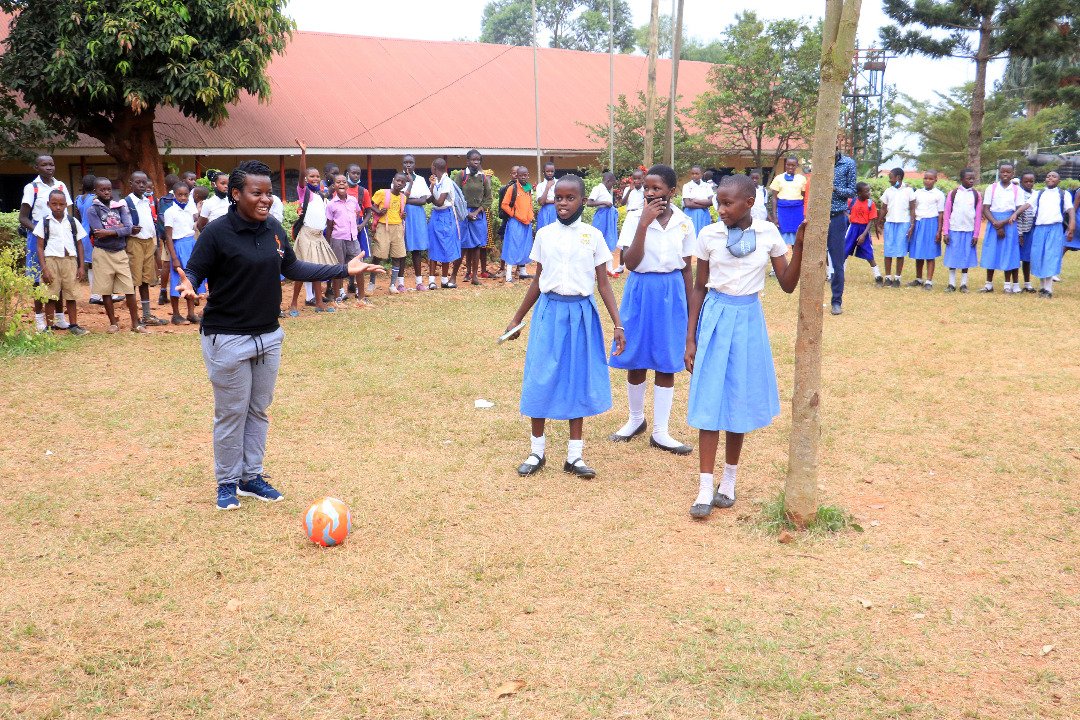 HubIncredibles's tweet photo. How can we build young girls' knowledge and resilience against risky behaviour? Through #GetOnTheGo, we are using sport as a vehicle to impart vital life skills. We mould young girls' leadership potential to ably deal with risky behaviours in their communities.#GirlsFootball #ISH https://t.co/lD5D78E0pK