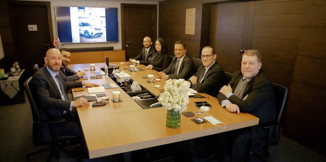 ukinerbil's tweet photo. Trade is an important part of the UK’s relationship with the #KRI. Thank you to Kak Sardar and his team for giving CG @DavidHuntFCDO a tour of the @JaguarMENA @LandRoverMENA showroom, and sharing their expertise on ways to grow trade and their vision for the automotive sector. https://t.co/4oEjq1vzw8