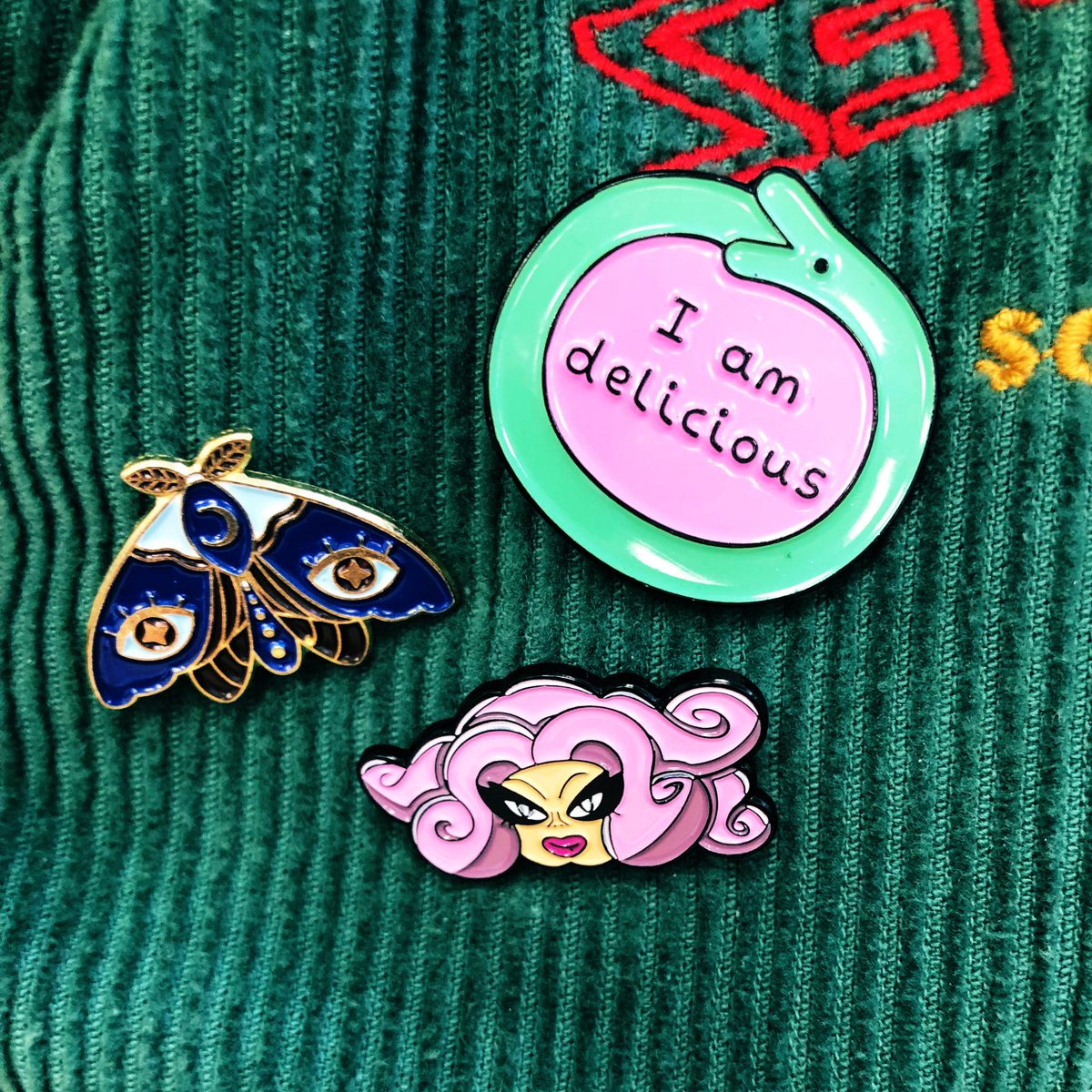 _Fello_'s tweet photo. Wearing my new pin today. I am delicious! Thank you @KimeeeMV 

#OhNo @dorrismccomics #Moth #Bitchnu @the_bitchnu https://t.co/R9ZTRteSf0