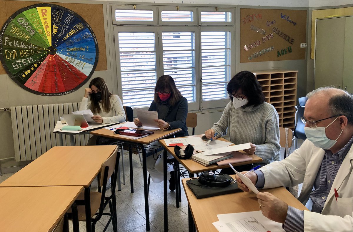 NvilaVila's tweet photo. Un plaer compartir amb l’equip impulsor de #XxC la sessió d’avui sobre el professionalisme col.laboratiu. Reflexions i debat socràtic. Compartim amb altres centres de l’Eixample els nostres projectes @IE_Londres @CrpEixample @MmarullM @iperaltaserret @AFA_IE_Londres @sepiegob https://t.co/oM1Ithmr9d