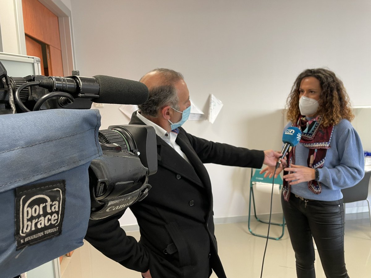 citoliva's tweet photo. Gracias @canalsurjaen @JuanArmenterosR por acompañarnos esta mañana en una de las sesiones de nuestro #PanelDeCata de Control Oficial.
¡Ha sido un placer recibiros en nuestras instalaciones!😍 https://t.co/2vEtCqrJrK