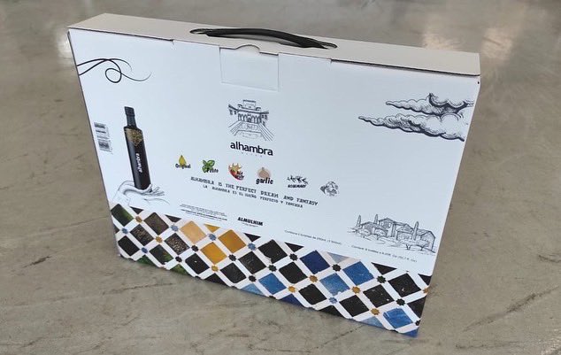 Hoy os mostramos un proyecto innovador que hemos desarrollado para la empresa Almulhin. Nacida en Jaén, está compañía nos presenta Alhambra Aove,  una de sus marcas estrella con incursión en los Países Del Golfo que cuenta con una gama de Aoves con diferentes aromas.