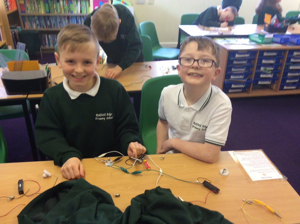 MapleClass_RE's tweet image. We have been investigating properties of materials again but this time if they are electrical conductors or insulators.