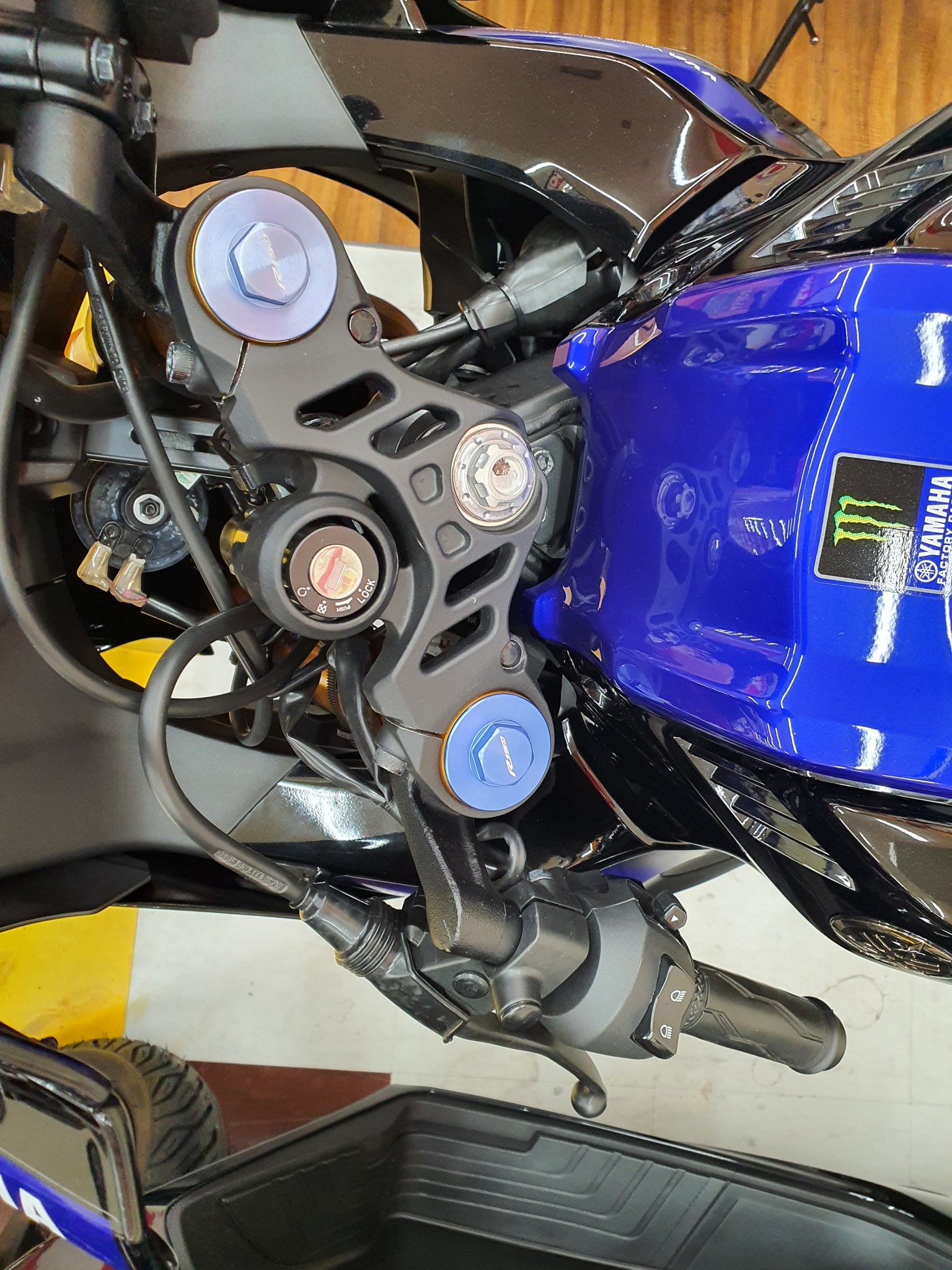 YZF-R15Mのヘルメット車・バイク・自転車