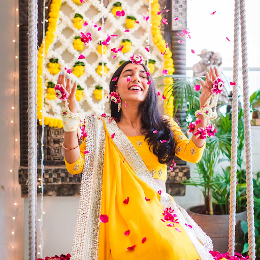 peppynite's tweet photo. Brightness in her eyes...Happiness on her lips...
You are just like a SUNFLOWER on the biggest day of your life.
#haldivibes💛💛 #love #loveistheanswer #youareunique #beautifulyou #weddingvibes #happiness #celebrations🎉 #youmatterthemost💕 #peppynite
https://t.co/YQCGEj9ShZ https://t.co/v6jT8kMXEK