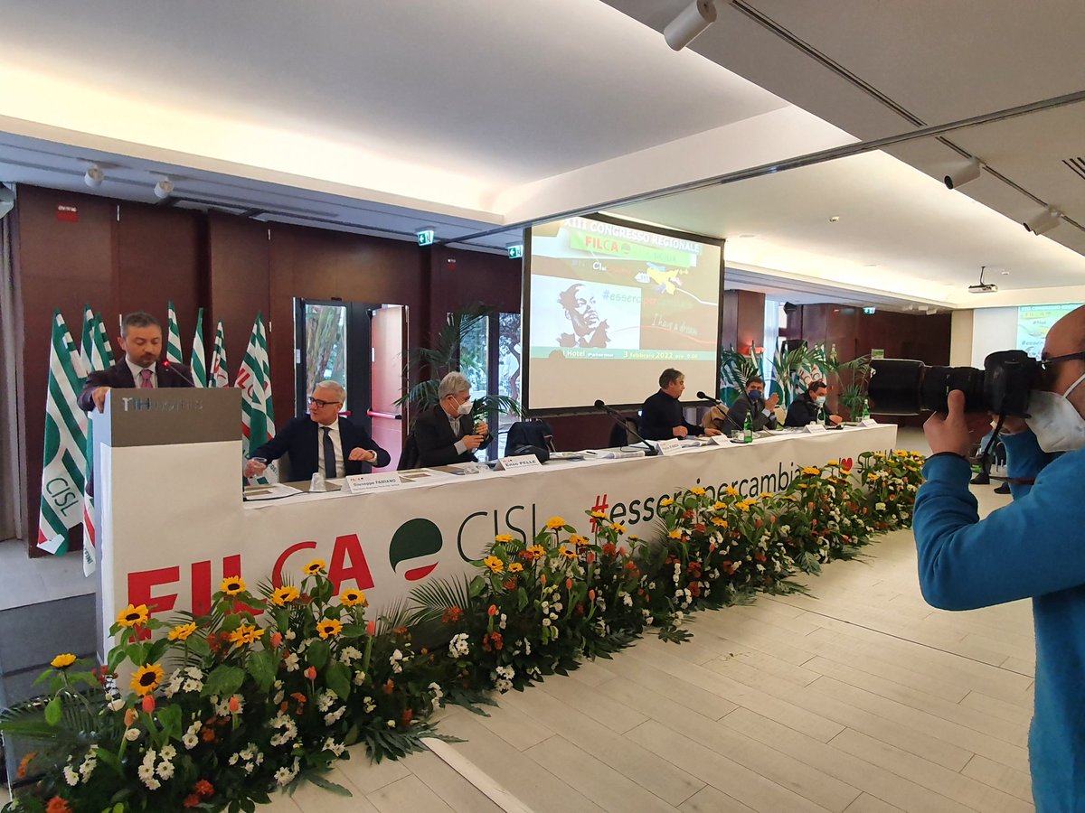 FilcaCisl's tweet photo. #EsserciperCambiare: a #Palermo sipario aperto sul XIII Congresso della Filca #Sicilia. Presenti i segretari generali Sebastiano Cappuccio, #Cisl regionale, ed Enzo Pelle, Filca nazionale, e il segretario nazionale organizzativo Ottavio De Luca. #cambiaMenti https://t.co/4SRtuSqb9p