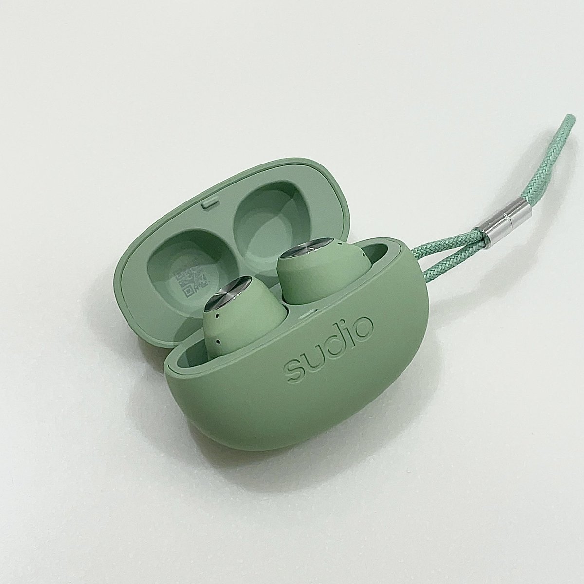 __threecornered's tweet photo. かわいいフォルムと綺麗な音が気に入って最近はコレ🎧ノイズキャンセリングで音楽に没入する時間かなり好き〜〜🍃

@sudiosweden #pr https://t.co/2pZnbrFjDE