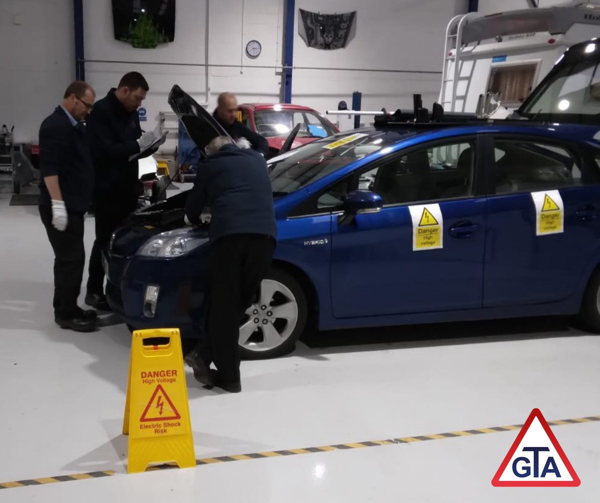 GTA_apprentice's tweet image. Throwback Thursday to the week before Christmas, when four of our tutors attended and completed a Level 4 Hybrid Electric Vehicle training course.

Another big step forward for GTA, as we will be offering these courses at our Doncaster centre in the not too distant future 🔋🔌⚡