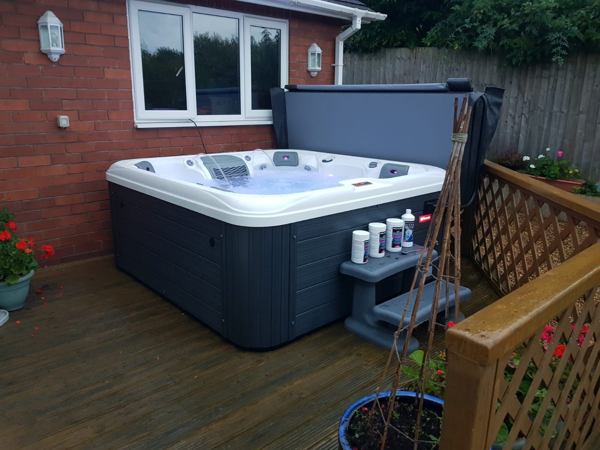 STOCK ALERT! Our R10 INSULATED Arizona &amp; Dakota hot tubs are both back in stock!! 

Ultra low running costs 
Full hydrotherapy spa 
LED lighting 
Bluetooth speakers 
7 day delivery guaranteed
Payment plans available

Call 0333 366 1229 for more info

#hottubtime #onlinespas