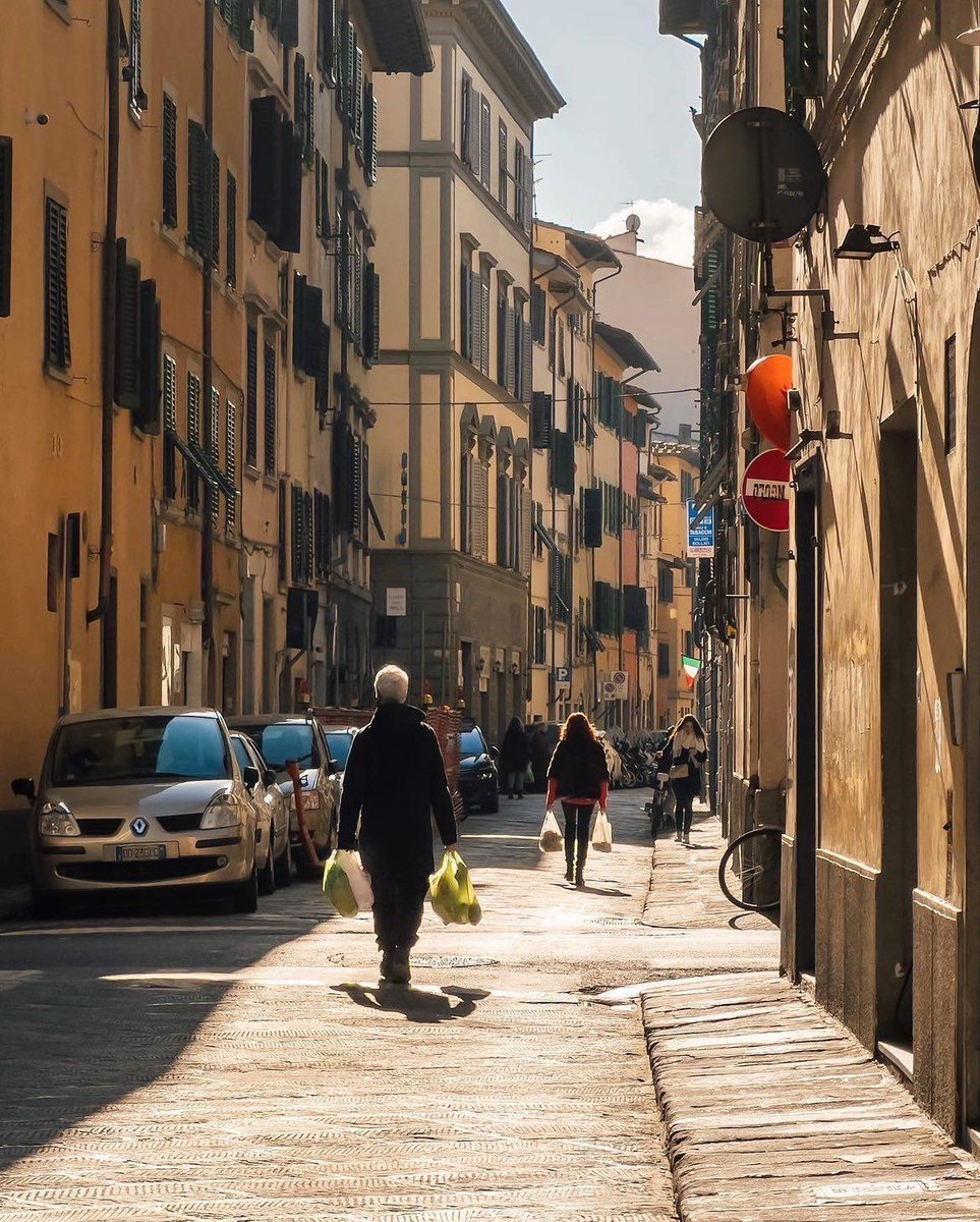 ful_magazine's tweet image. Le belle giornate d’inverno! ☀️

Chi riconosce la strada? 📍

📷 @travelnotesflorence / @efscapes 

#firenze #florence #oltrelacupola #lestradedifirenze #eventifirenze #dafareafirenze #fulfirenze #fulmagazine #fotografia
