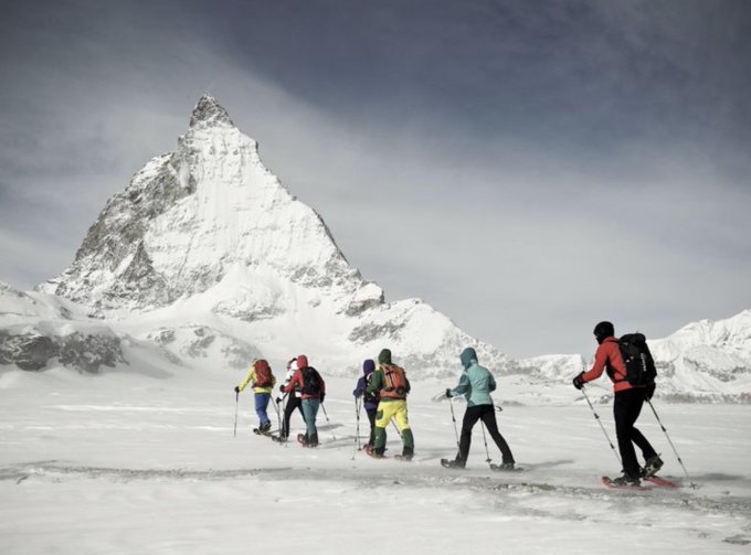 Unvergesslich! Der #MatterhornGlacierTrail im Winter! Die ganztägige geführte Schneeschuhtour mit professionellen Bergführer! Das hochalpine Erlebnis mit überwältigenden Aussichten auf die Viertausender! @zermatt_tourism @valaiswallis bit.ly/3ASssuS