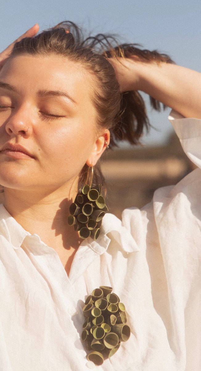 The Glasgow School of Art Media Centre (@gsofamedia) on Twitter photo The striking work of recent <a href="/GSofA/">The Glasgow School of Art</a> Silversmithing and Jewellery graduate <a href="/iona/">Iona</a>.maker , whose pieces are made from seaweed foraged from Scotland’s beaches, is featured in <a href="/heraldscotland/">The Herald</a>
Full story:
heraldscotland.com/news/19888077.… The striking work of recent <a href="/GSofA/">The Glasgow School of Art</a> Silversmithing and Jewellery graduate <a href="/iona/">Iona</a>.maker , whose pieces are made from seaweed foraged from Scotland’s beaches, is featured in <a href="/heraldscotland/">The Herald</a>
Full story:
heraldscotland.com/news/19888077.…