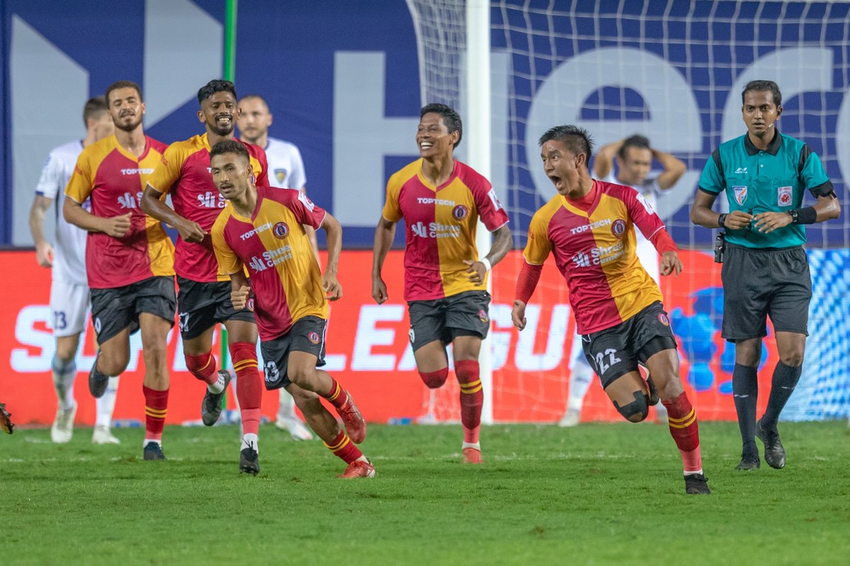 eastbengal_fc's tweet photo. 𝐖𝐞 𝐟𝐨𝐮𝐠𝐡𝐭 𝐭𝐨𝐠𝐞𝐭𝐡𝐞𝐫. 𝐖𝐞 𝐰𝐢𝐥𝐥 𝐟𝐢𝐠𝐡𝐭 𝐭𝐨𝐠𝐞𝐭𝐡𝐞𝐫.
#SCEBCFC #JoyEastBengal #WeAreSCEB #আমাগোক্লাব https://t.co/ULJ8IPJTAN