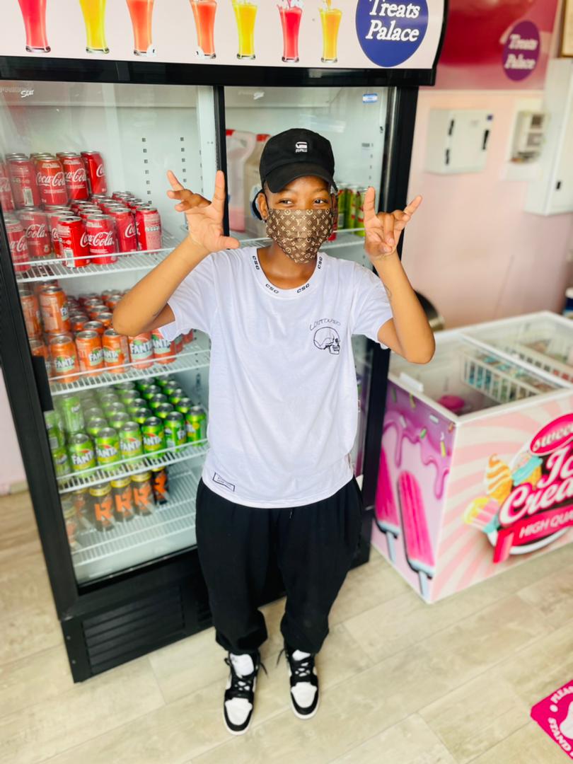 Juxtyn_BW's tweet photo. New Merchandise Available DM For purchase 🔥🔥🔥

@Ereka_Store @BrandBotswana

#ThreePieceEP #Contoured
https://t.co/divlMBCARq https://t.co/WqjLTy0Kb1