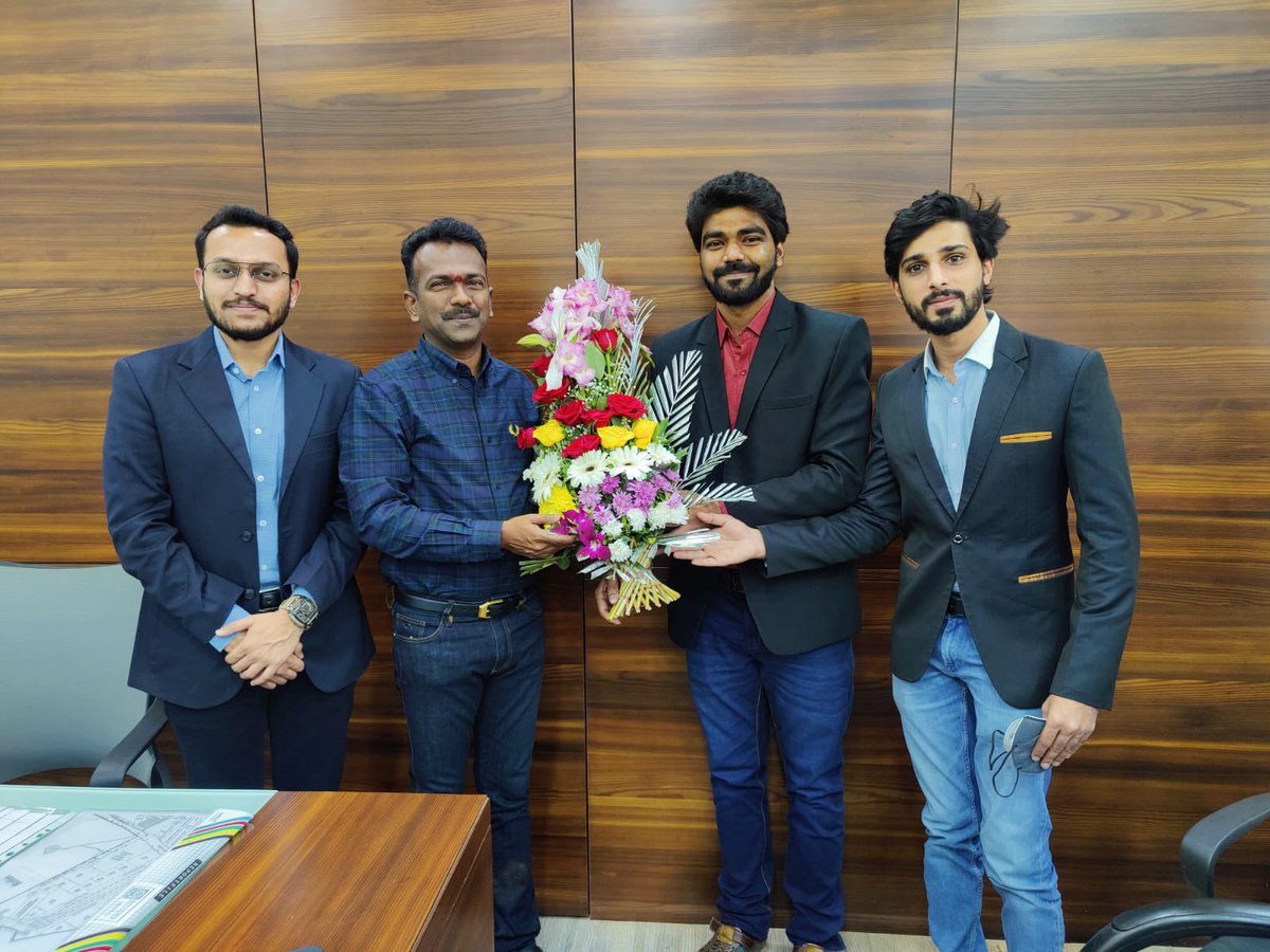 midc_CEO's tweet photo. Very excited about the EV ecosystem of #Magnetic Maharashtra. Met an upcoming e-bike startup in Nashik @revampmoto today and @midc_India will be expeditiously facilitating their investment 
@dipp_goi
@subhash_desai @AUThackeray 
#ev #startup #investment https://t.co/1xfUo7znvM