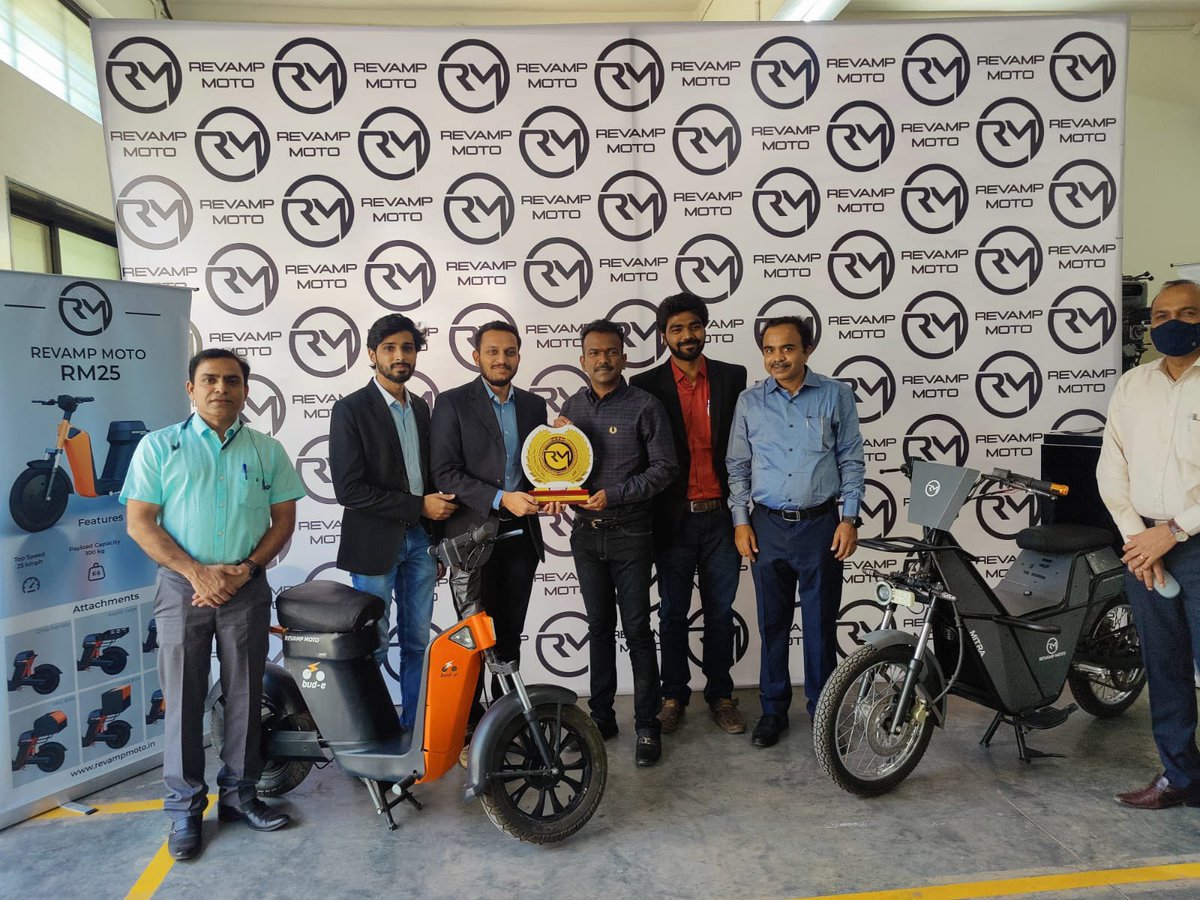 midc_CEO's tweet photo. Very excited about the EV ecosystem of #Magnetic Maharashtra. Met an upcoming e-bike startup in Nashik @revampmoto today and @midc_India will be expeditiously facilitating their investment 
@dipp_goi
@subhash_desai @AUThackeray 
#ev #startup #investment https://t.co/1xfUo7znvM