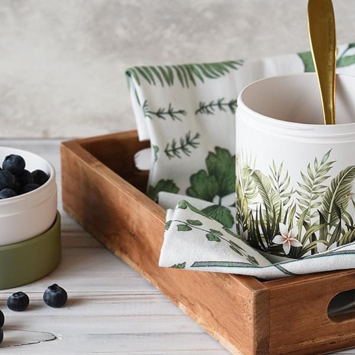 ChangemakerCH's tweet photo. Die Melamin- und BPA-freien bioloco plant Produkte werden aus dem pflanzenbasierten, biologisch abbaubaren Material PLA hergestellt. PLA wird aus Pflanzenzucker wie zum Beispiel aus Maisstärke oder Zuckerrohr gewonnen. Die ganze Produktreihe ist klimapositiv produziert worden. https://t.co/0vAXj4WEE3