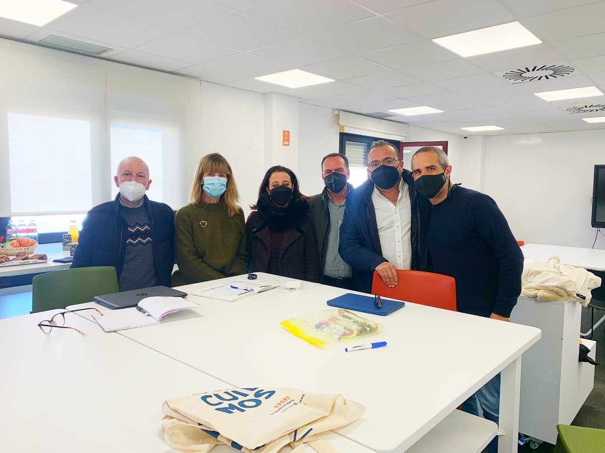 EscuelasVedruna's tweet photo. Jornadas para avanzar en nuestro propósito: integrar en las #EscuelasVedruna el marco pedagógico de la Fundación #vedrunaeduca #equipozero #OKRs #somosvedruna https://t.co/vmxXSQvToD