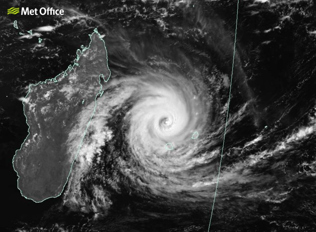Met Office Storms on Twitter: Met Office Storms on Twitter:
