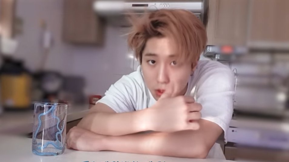 dailyseung2's tweet photo. MESSY HAIR HAN JISUNG https://t.co/eKpZlUdCtz