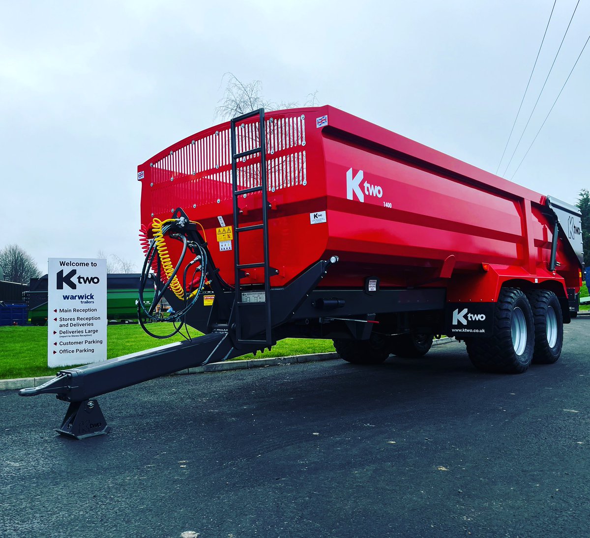 KtwoLtd's tweet image. Ktwo Roadeo Root 1400 Trailer 🤩 

High quality and heavy duty - designed to handle root crops as well as being a strong versatile trailer! 💪

#ktwo #farmtrailer #agriculture #farminglife #farming #agri #trailer #ktworoadeo #rootcrops