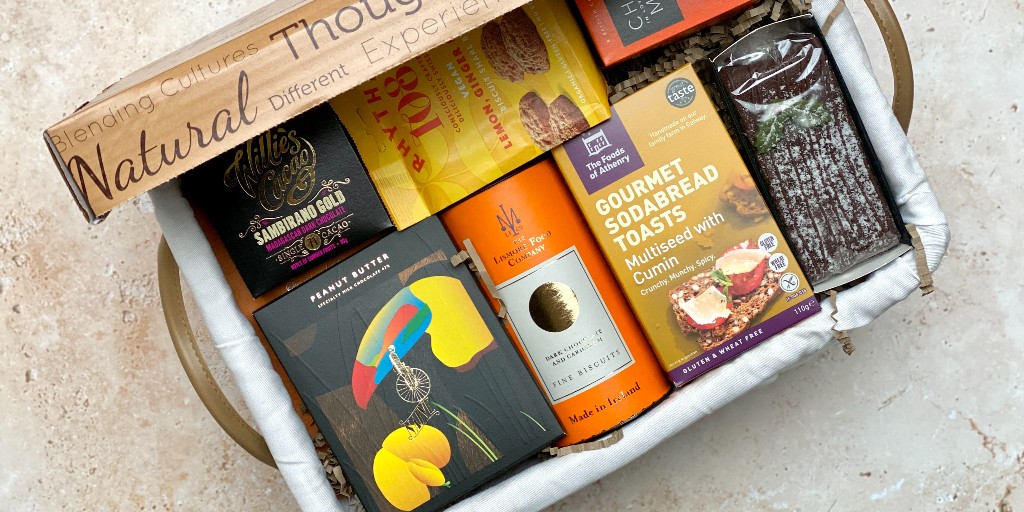 Today's Gift Basket Of The Day is the ''Great Taste Award Gold Hamper'' bit.ly/3AU2xmA ⭐ Follow &amp; RT to enter #prize draw to #win a Gift Basket. More info via our blog. #dailydispatch #gifts #competition #giftbasketsrule #goldengift #greattasteawardgift