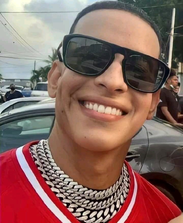 Happy birthday a mi Daddy Yankee , excelente ser humano, humidad pura love you.. 