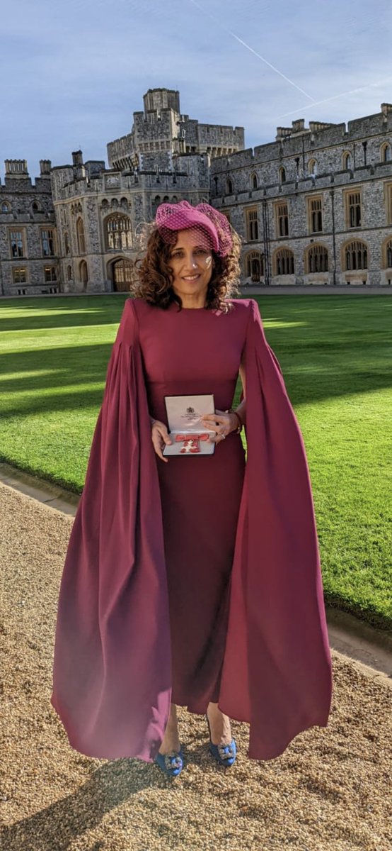 AcutemedSarbc's tweet image. Such a special day being awarded an MBE by HRH The Prince of Wales @ClarenceHouse @RoyalFamily for my services to the NHS @NHSuk and leadership during the pandemic! Overwhelmed, humbled and eternally grateful to all my amazing colleagues @SWBHnhs friends and loving family 🙏🏻🤩😍