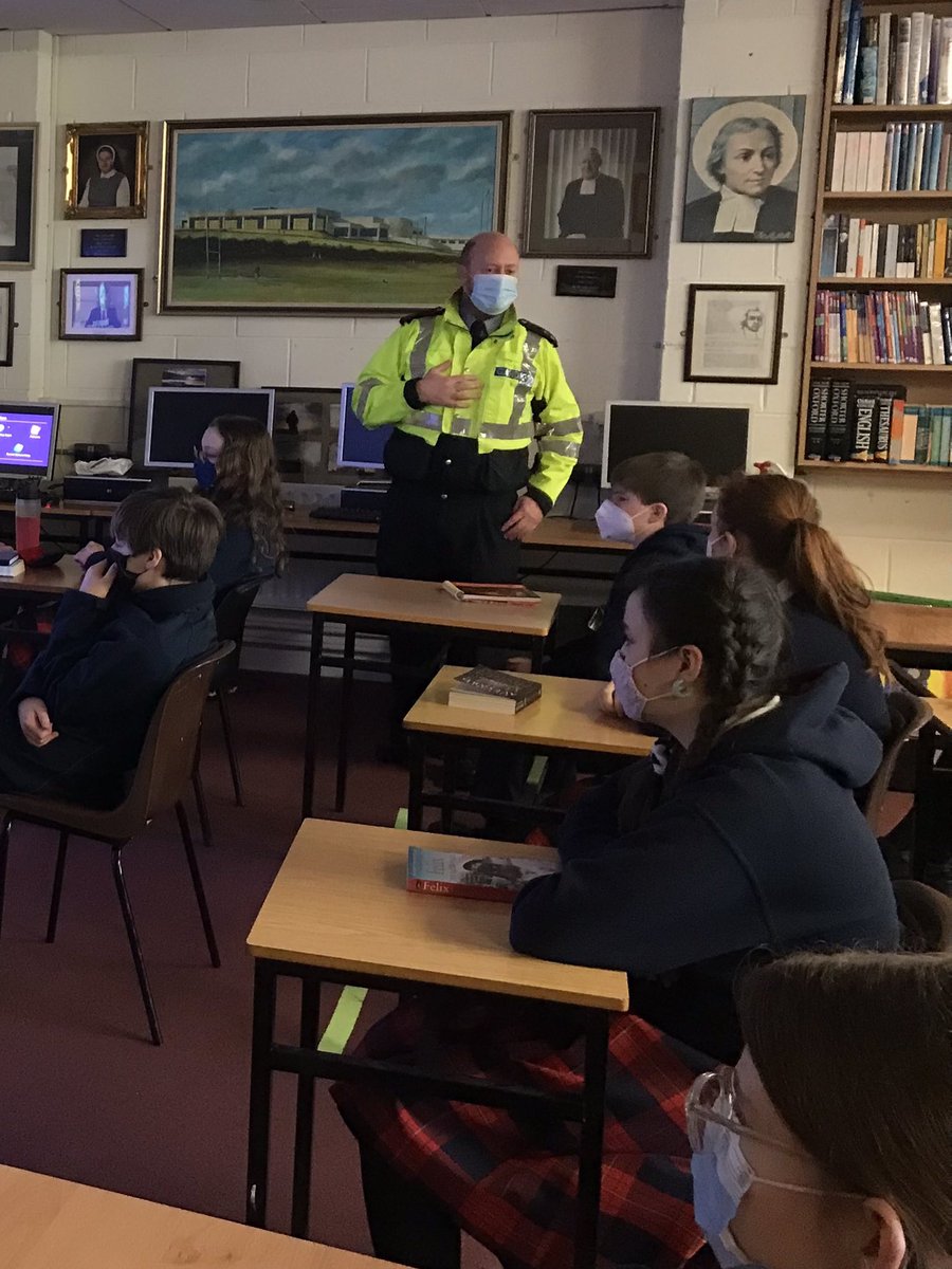 Skerries_CC's tweet photo. Garda give our 1st year students a valuable talk on online safety #safeonline #internetcare @ddletb @gardainfo @Skerries https://t.co/7V2GAwJiYK