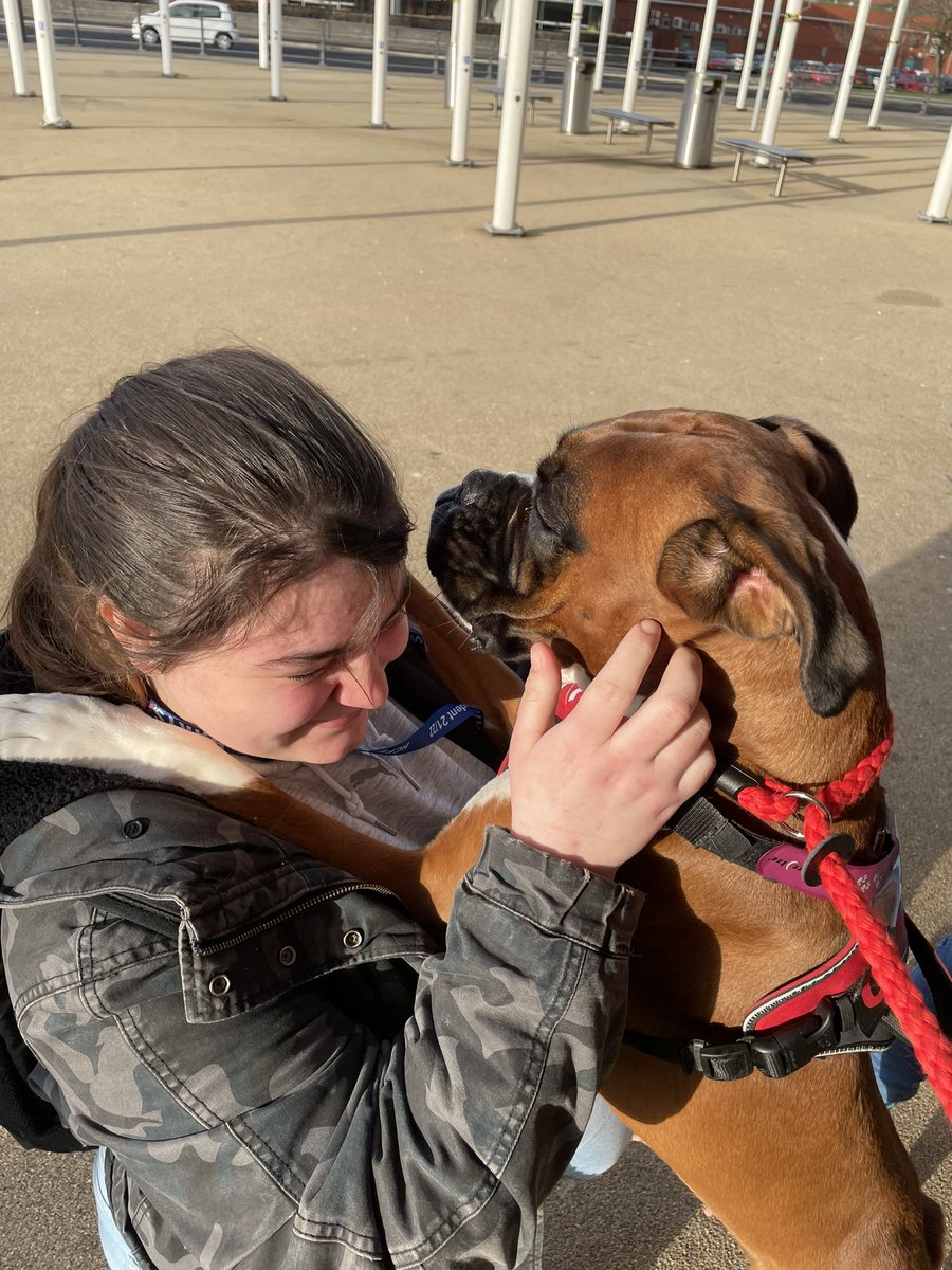 So Connies first day @hartlepoolfe went down a treat. Worked on reception with the girls, had a good lick of @RonnieBage, photos with @BABarnes69 and made a new friend who said that Connie was good with her anxiety #TimeToTalkDay2022