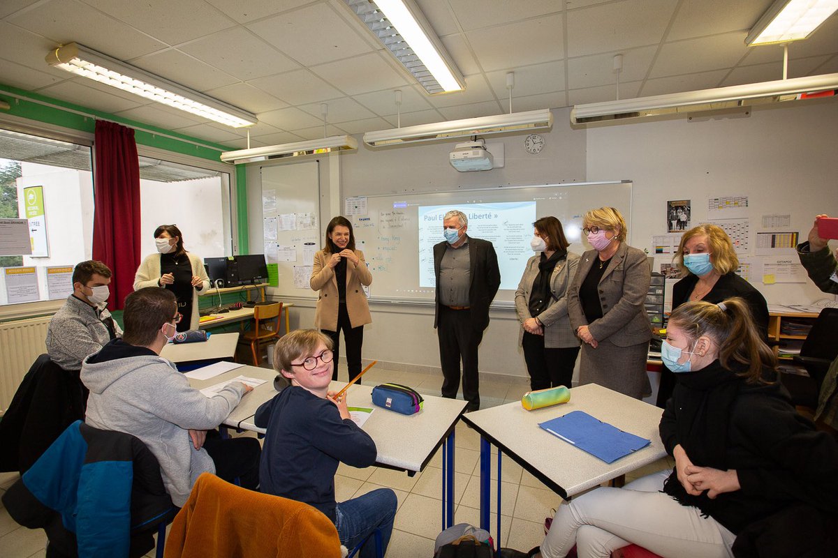 C_MORANCAIS's tweet photo. 📍À la Roche-sur-Yon pour rencontrer, au #lycée des @Etablieres, les élèves de l’unité d’enseignement externalisée de l’Institut médico-éducatif des Terres-noires. Travailler avec les acteurs locaux engagés pour faciliter l’inclusion en milieu scolaire !
#Handicap https://t.co/NDGgu8tjbh