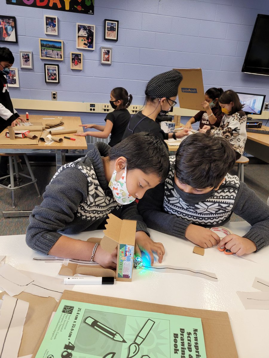 _JennJo's tweet photo. 3A has been working on designing a rollercoaster for Ozobot. The goal is to create a strong and stable structure that is safe for Ozobot to ride on. Great teamwork so far! @MortonWayPS #PeelEML #STEAM https://t.co/XdtXsFr0wA