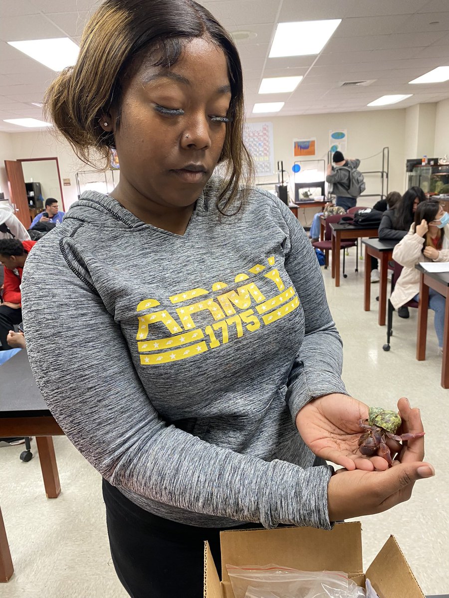 Danai from 4th period aquatic science has learned so much this year! She started out being afraid to handle these strange creatures 🦀🐚, but look at her now! Love to see growth in our students! 💕<a href="/HumbleISD_SCHS/">Summer Creek High</a>