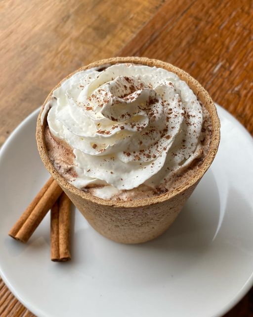 PortlandOldport's tweet image. As Coveside Coffee put it: "Have your cup and eat it, too" with their Cinna-Graham Mocha!

Served in an edible oat-based cup with whipped cream &amp;amp; with your choice of milk. This cinnamon mocha is a perfect zero-waste treat. For a limited time only!

📸 IG: coveside_coffee