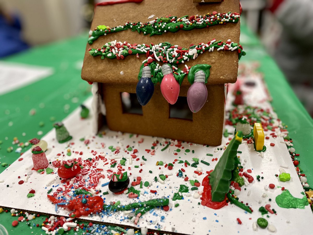 StartsWithHope_'s tweet photo. Just a few of the Gingerbread Houses built at Project Hope’s  #contestforacause! How tasty do these look?! 🤤 

#homelessyouth #fosteryouth #fostercare #endhomelessness #projecthope #startswithhope #volunteer #donate #homesforhomeless #helpinghomelessyouth #homefortheholidays https://t.co/7ex9E9DKmI