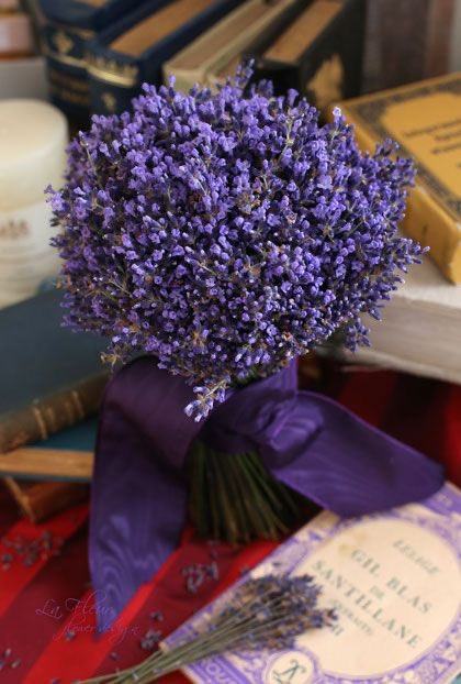 soraflowershop_'s tweet photo. 💐FLOWER DELIVERY💐

🌸từ: ẩn danh

🌸tới: @BiBiMoni94

🌸quà: hoa, bánh

🌸lời nhắn:  "Đồng niên à!
Tuổi mới thật tâm chúc m những điều tốt đẹp nhất, chúc cho những dự định dang dở của m sẽ sớm hoàn thành và phải thật bình an nữa đấy nhé 💜"

@BTS_twt 🌷 https://t.co/gwpCRBOg6H