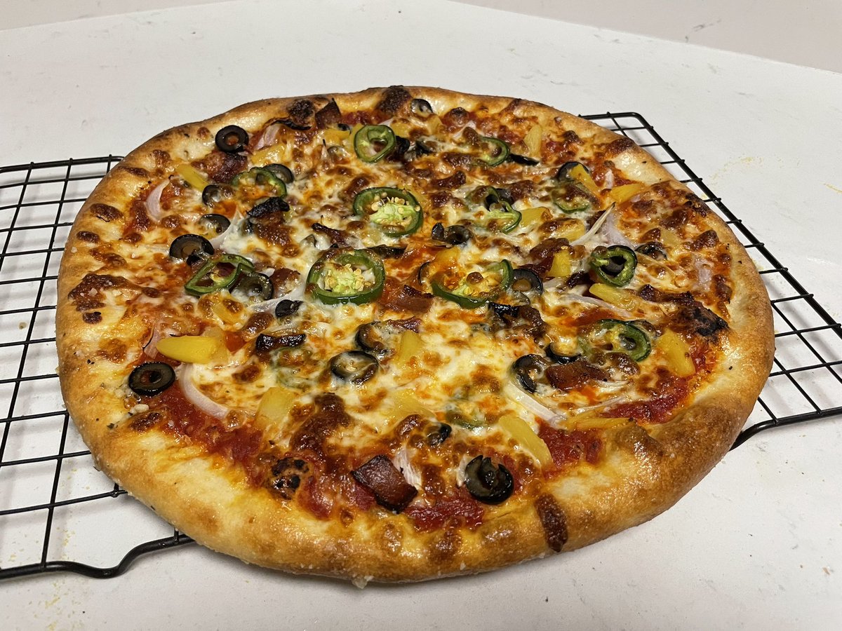 SamuraiLe's tweet photo. This is the best homemade pizza I’ve ever made https://t.co/V50h37419G