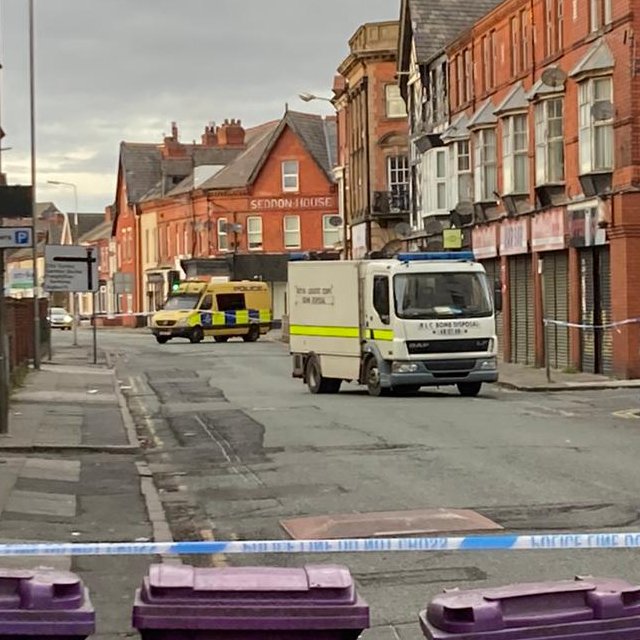 BREAKING NEWS

Bomb squad swarm city street and police close roads

LIVE UPDATES: bit.ly/3uoqPnx