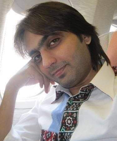 AfrozeKatpar's tweet photo. اِنّا لِلّهِ وَاِنّا اِلَيْهِ رَاجِعُوْن
Well known sindhi artist model Shehzad jatoi is No more….  Rest in peace 💔 https://t.co/pEje6oWuwL