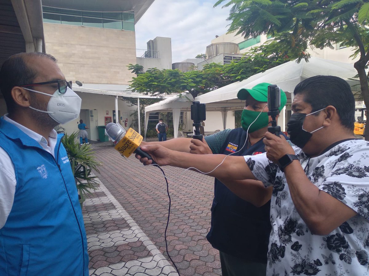 Salud_Guayas's tweet photo. #DileSíALaVacuna | Víctor Yagual , responsable del Centro de Vacunación en @AeropuertoGye, informa en @radio_sucre700, @RadioMorena640 y #YapTv sobre #PlanVacunación a ejecutarse este fin de semana. https://t.co/aHzyumA4lh