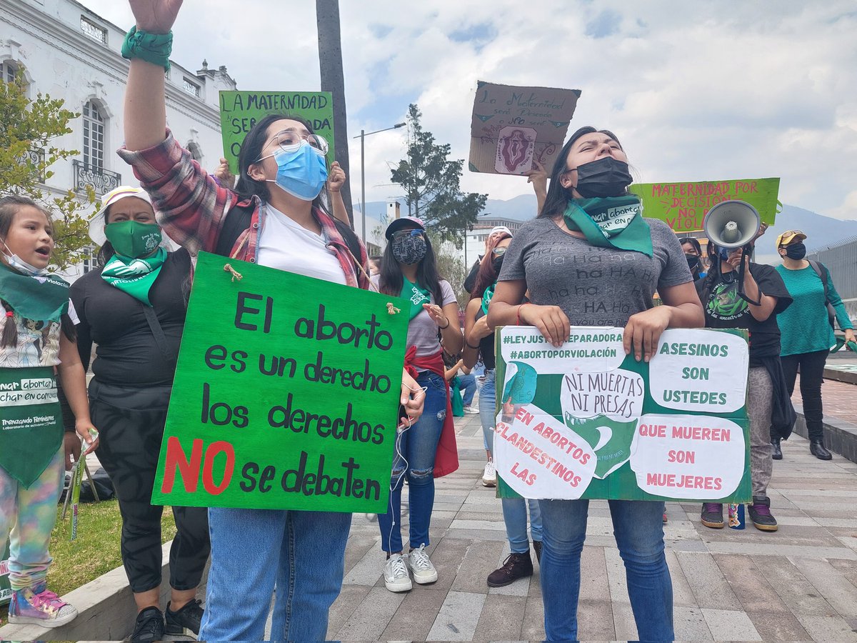 PatySanchezPK's tweet photo. Nuestra lucha exigiendo la garantía de derechos para nosotras  💚las mujeres💚 es de toda la vida. Hoy, desde la @AsambleaEcuador y como parte de @PKnacional18, la lucha sigue con las niñas y mujeres víctimas de violación. 
#AbortoPorViolacion https://t.co/wEy9mcUV6g