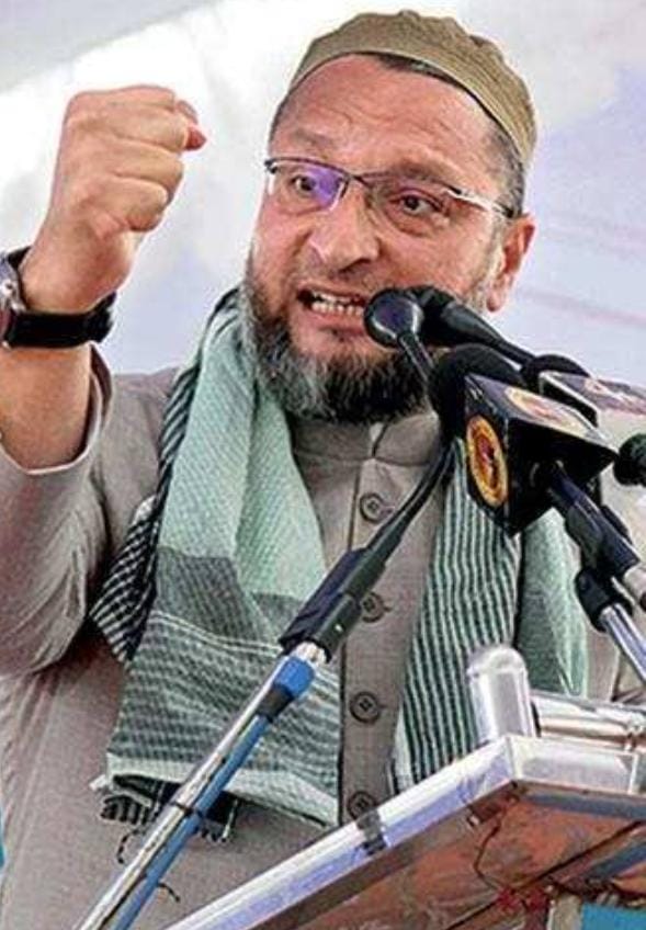 ShoebAh43507877's tweet photo. Today Asaduddin Owaisi sahab's car was fired with 4 rounds at Chijarsi toll gate. 
He is safe Alhamdulillah. We strongly condemn the attack and ask central govt. to take strict action against perpetrators. Allah swt Apni Hifz o Amaan mein Rakhe Ameen... 
 #LongLiveOwaisi https://t.co/3uwC8FFO1s