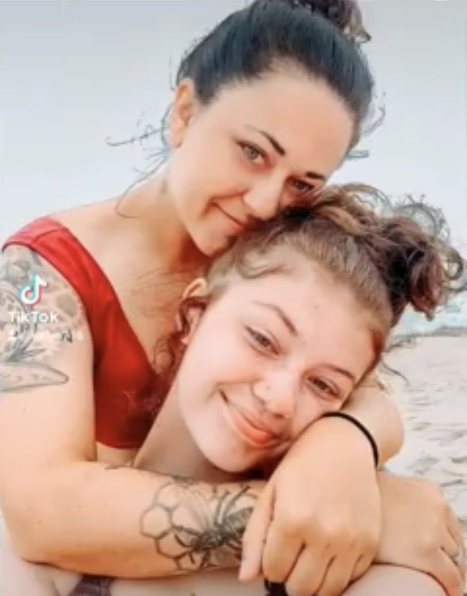 AmandaStoufer22's tweet photo. Day 11. Still missing from Roanoke Va. #alexismelton 17yr old. 5’3” 128lbs Reddish brown hair. Nose/belly piercing. Please help bring her home safe. https://t.co/fkFt0cL5SV