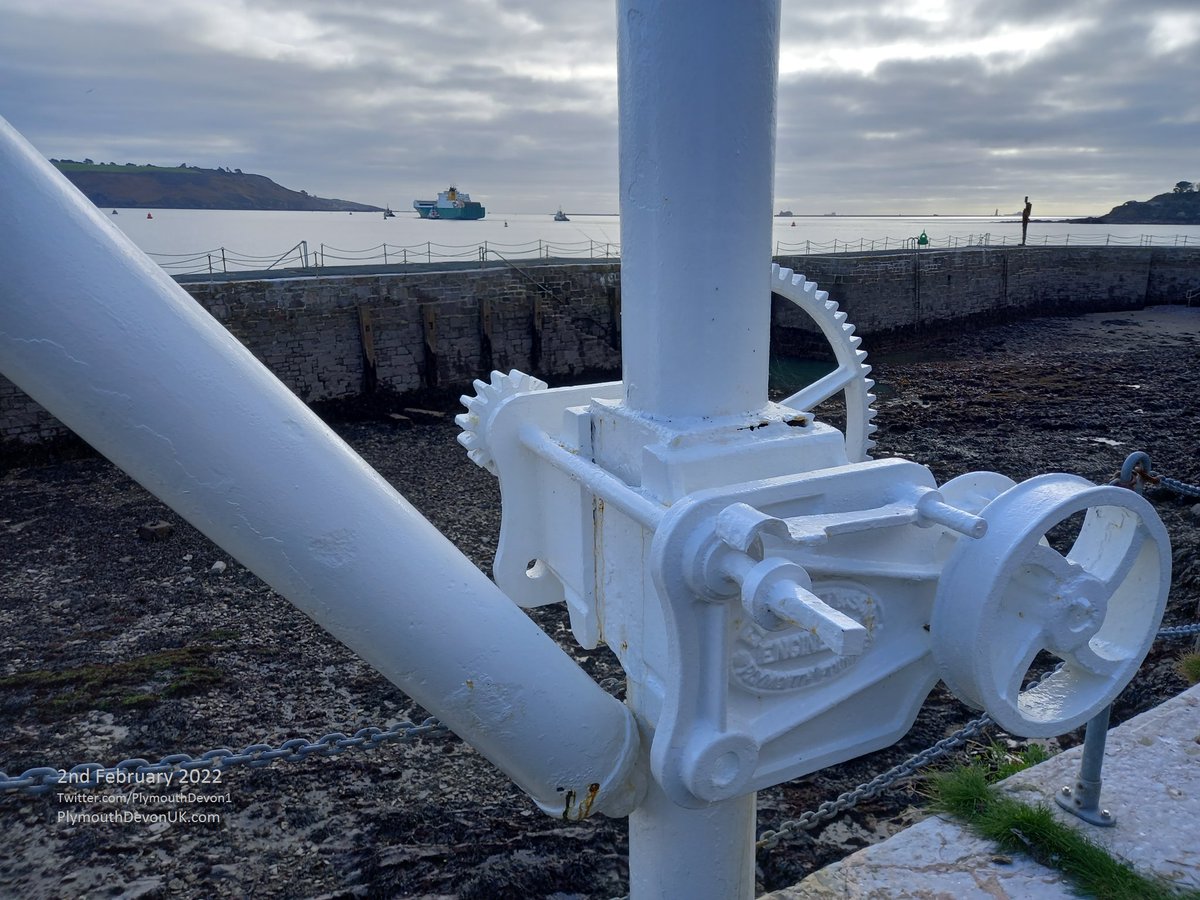 PlymouthDevon1's tweet photo. Antony Gormley's "Look II" statue, and a winch on West Hoe harbour, Plymouth (photos taken yesterday). #Plymouth #ironman #RustyReg #AntonyGormley #statue #LookII #art https://t.co/dv4mh9G12d