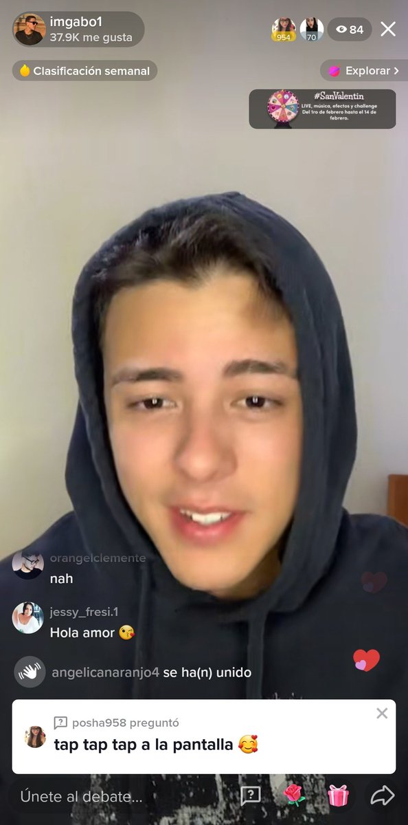 Me muerooo anoche en el live de tiktok de uno de mis tiktokers favoritos, aunque había poquita gente porque era muy tarde, me hizo moderadora (y ni tenía idea que se podía hacer eso en esa aplicacion 🤷🏻‍♀️) que emocion 🥰🥰 que ya fue una sorpresa que me siguiera y ahora esto 🥺 amo