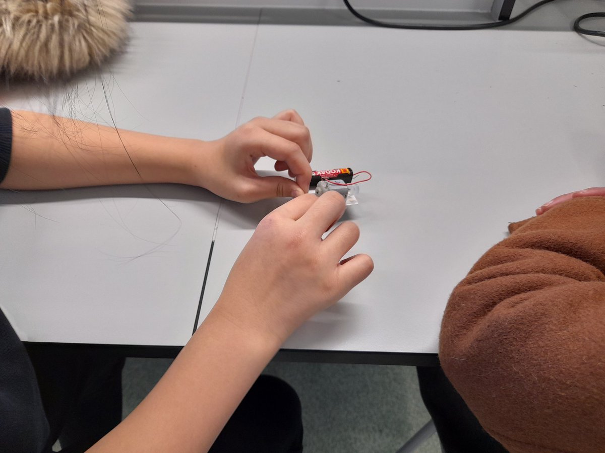 UCDExplore's tweet photo. Putting our circuit knowledge to good use making robots for robot wars!! 🤖 🤖
@ucdscience @ucdcommunity @scienceirel @insight_centre @Intel_IRL https://t.co/JOi0Hhb0yB
