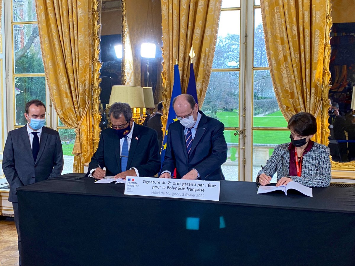 Sébastien Lecornu (@seblecornu) on Twitter photo C'était une promesse du président de la République au président <a href="/EdouardFritch/">Edouard FRITCH Officiel</a>.
Avec <a href="/JeanCASTEX/">Jean Castex</a>, l’État et l’<a href="/AFD_France/">Agence Française de #Développement (AFD) 🇫🇷 🇪🇺</a> accordent un prêt de 300M€ à la Polynésie française, pour relancer son économie et moderniser son système de santé, durement touché par la crise sanitaire. C'était une promesse du président de la République au président <a href="/EdouardFritch/">Edouard FRITCH Officiel</a>.
Avec <a href="/JeanCASTEX/">Jean Castex</a>, l’État et l’<a href="/AFD_France/">Agence Française de #Développement (AFD) 🇫🇷 🇪🇺</a> accordent un prêt de 300M€ à la Polynésie française, pour relancer son économie et moderniser son système de santé, durement touché par la crise sanitaire.